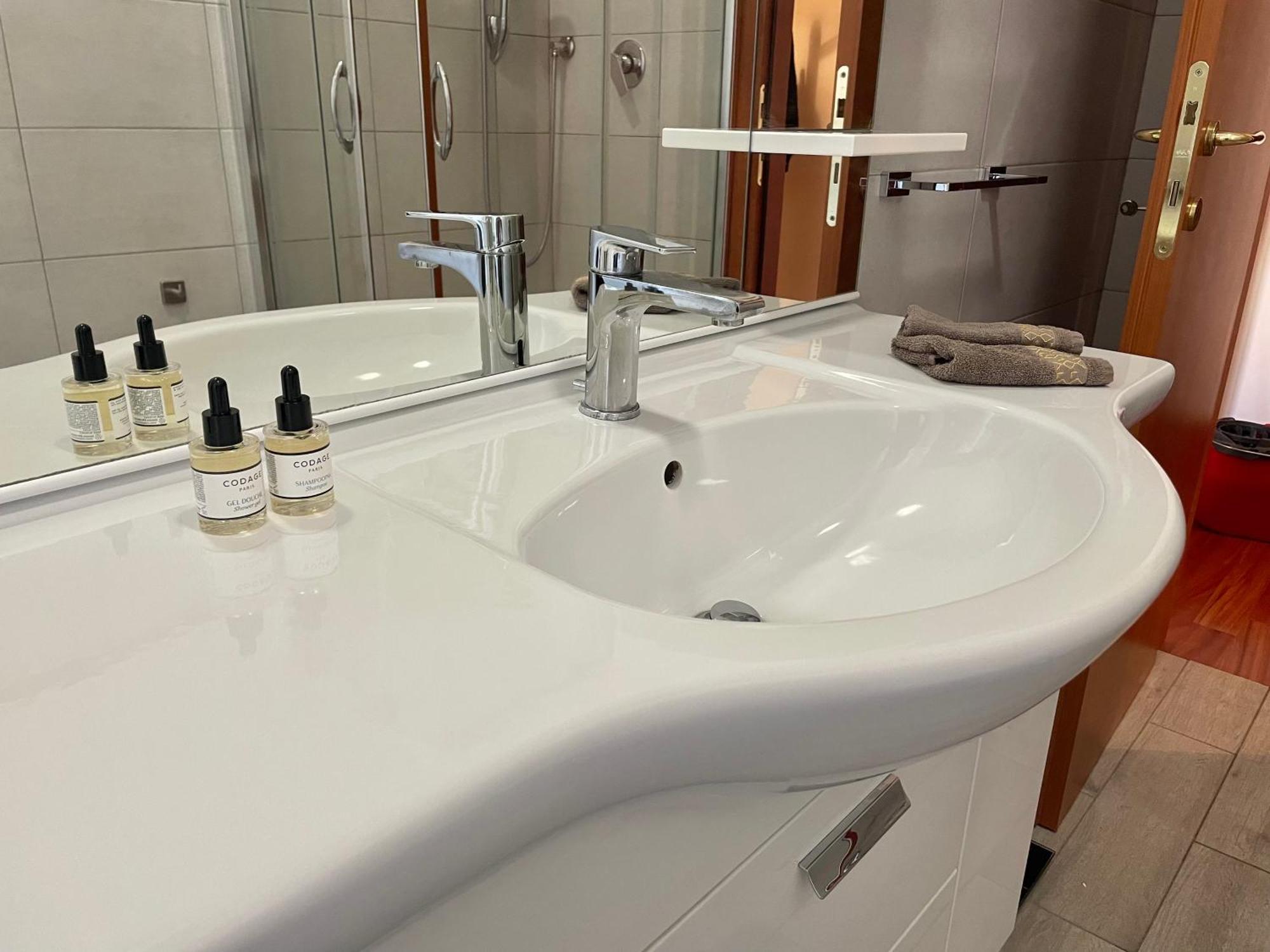 Lucens Domus Appartamento Roma Quartiere Trieste - Vicino Metro B1 - Exteriör bild